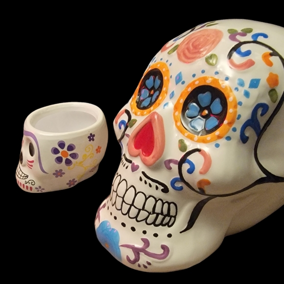 1 large Ceramic Day of the Dead Skull and 1 Small Day of the Dead Skull Planter - Picture 4 of 10